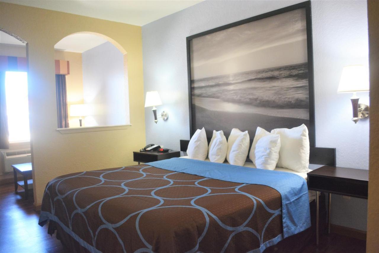 King Room - Non-Smoking at Super 8 by Wyndham Galveston
