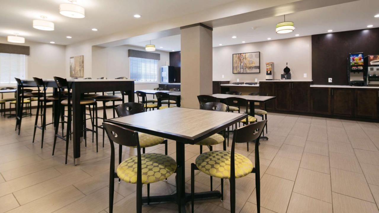 | Best Western Harvest Inn & Suites