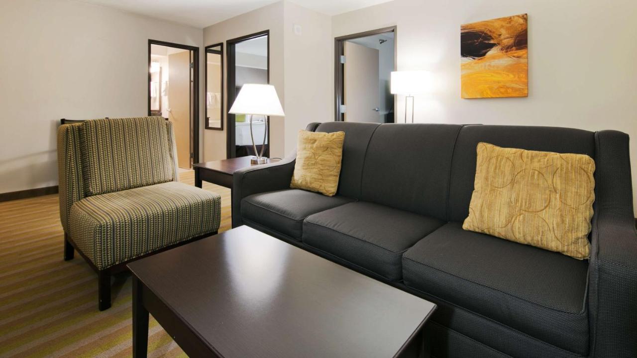 | Best Western Harvest Inn & Suites