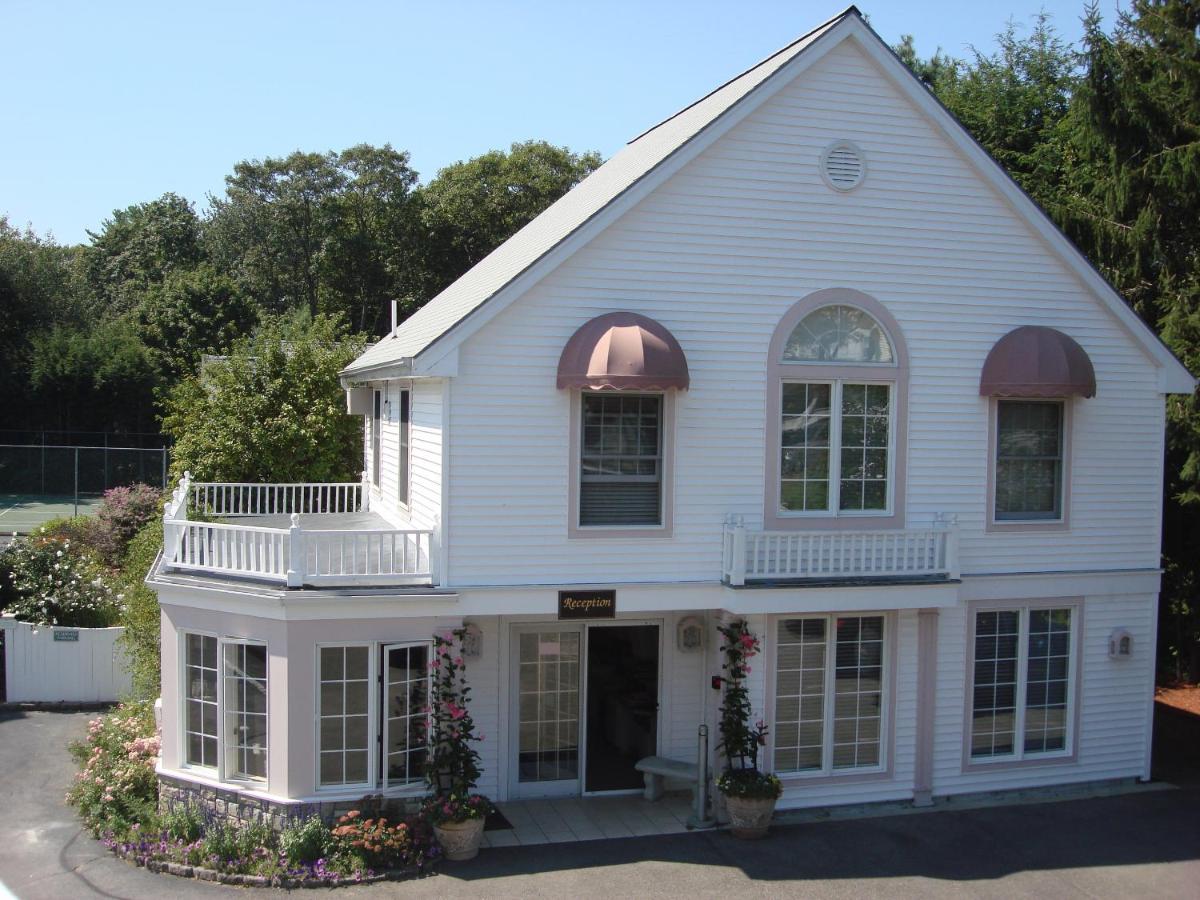| Pink Blossoms Resort