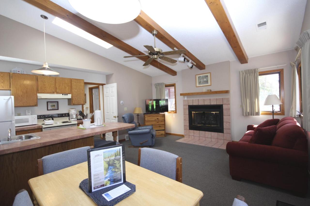  | Streamside on Fall River