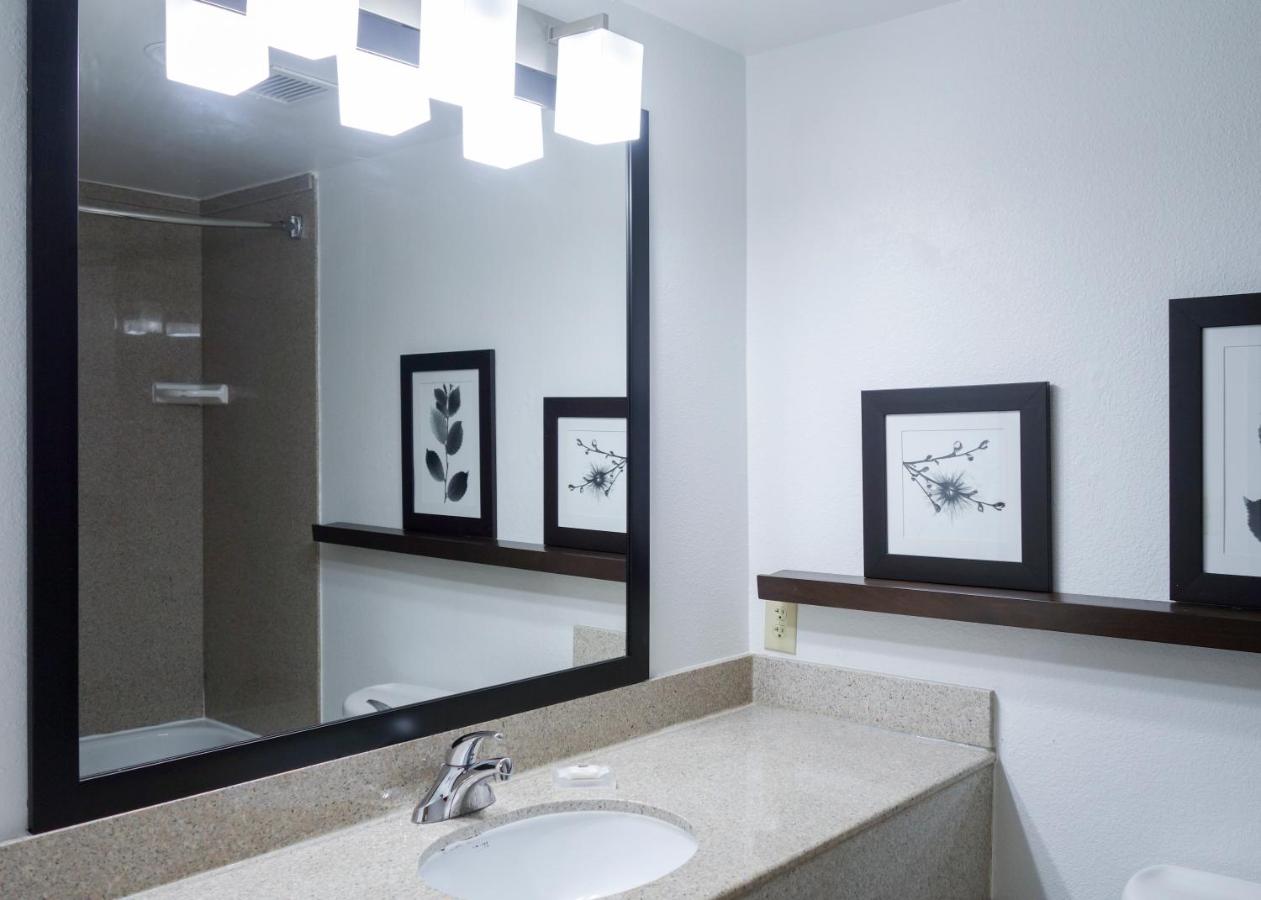 Executive King Room with Two King Beds at Country Inn & Suites by Radisson, Washington, D.C. East - Capitol Heights, MD