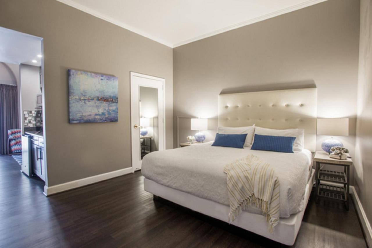 Premier King Flat at Magnolia Hotel Omaha