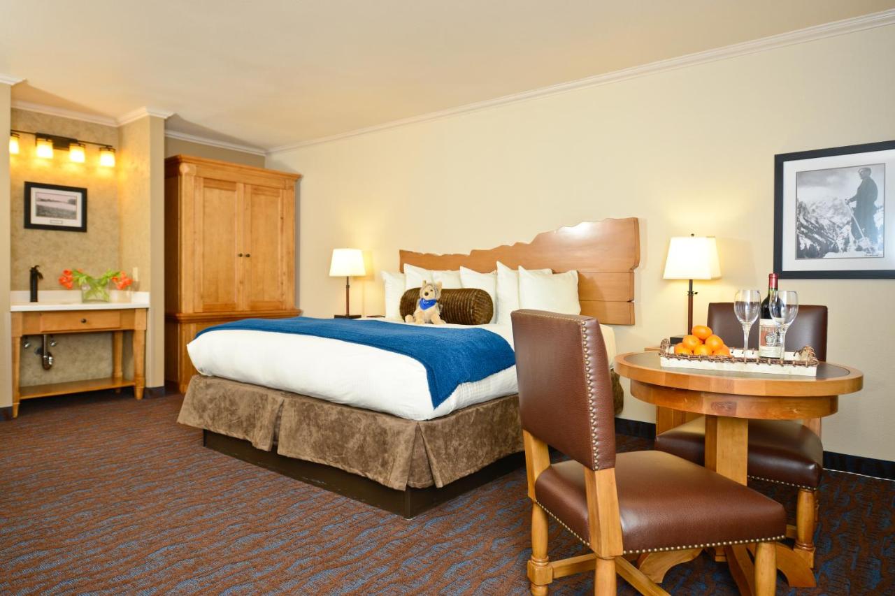 Courtyard King Room with Spa Bath at The Rockwell Inn