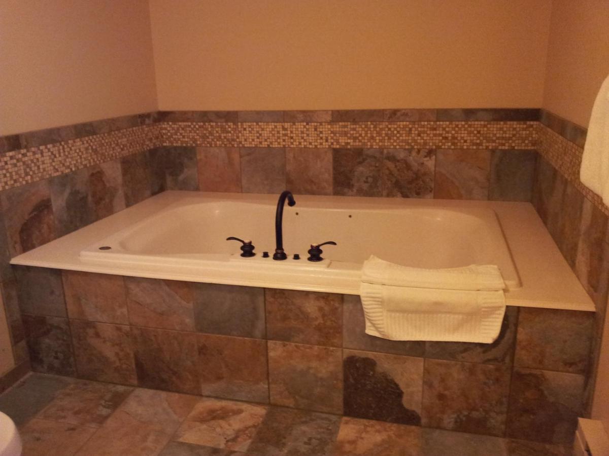 Courtyard King Room with Spa Bath at The Rockwell Inn