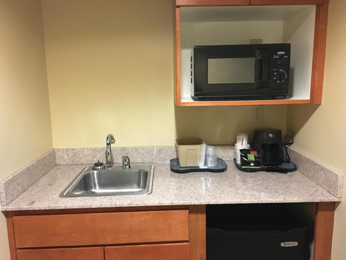 King Suite at Wingate by Wyndham Coon Rapids