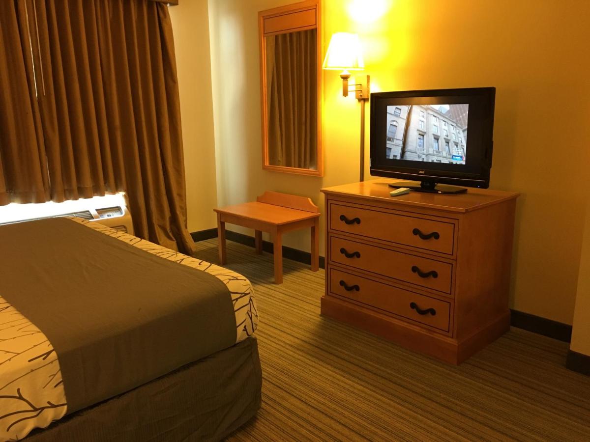 Deluxe King Room - Non-Smoking at Wingate by Wyndham Coon Rapids
