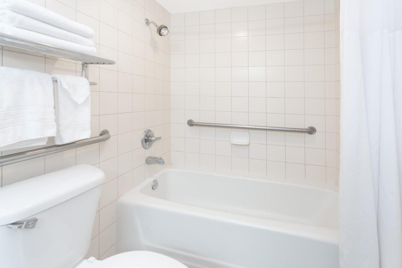 Double Room - Disability Access/Non-Smoking at Days Inn by Wyndham Adel I-75