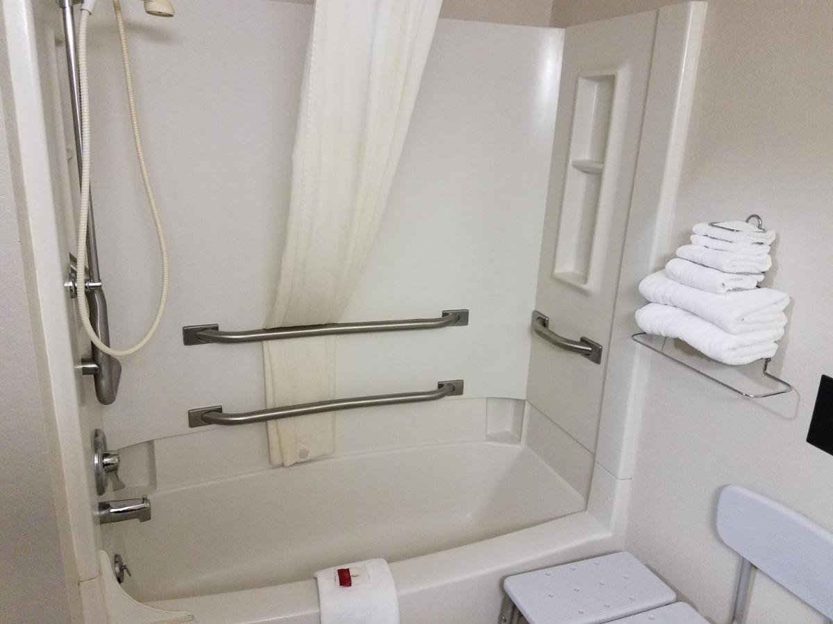 Queen Room with Bath Tub - Mobility Accessible/Non-Smoking at Super 8 by Wyndham Houghton Lake