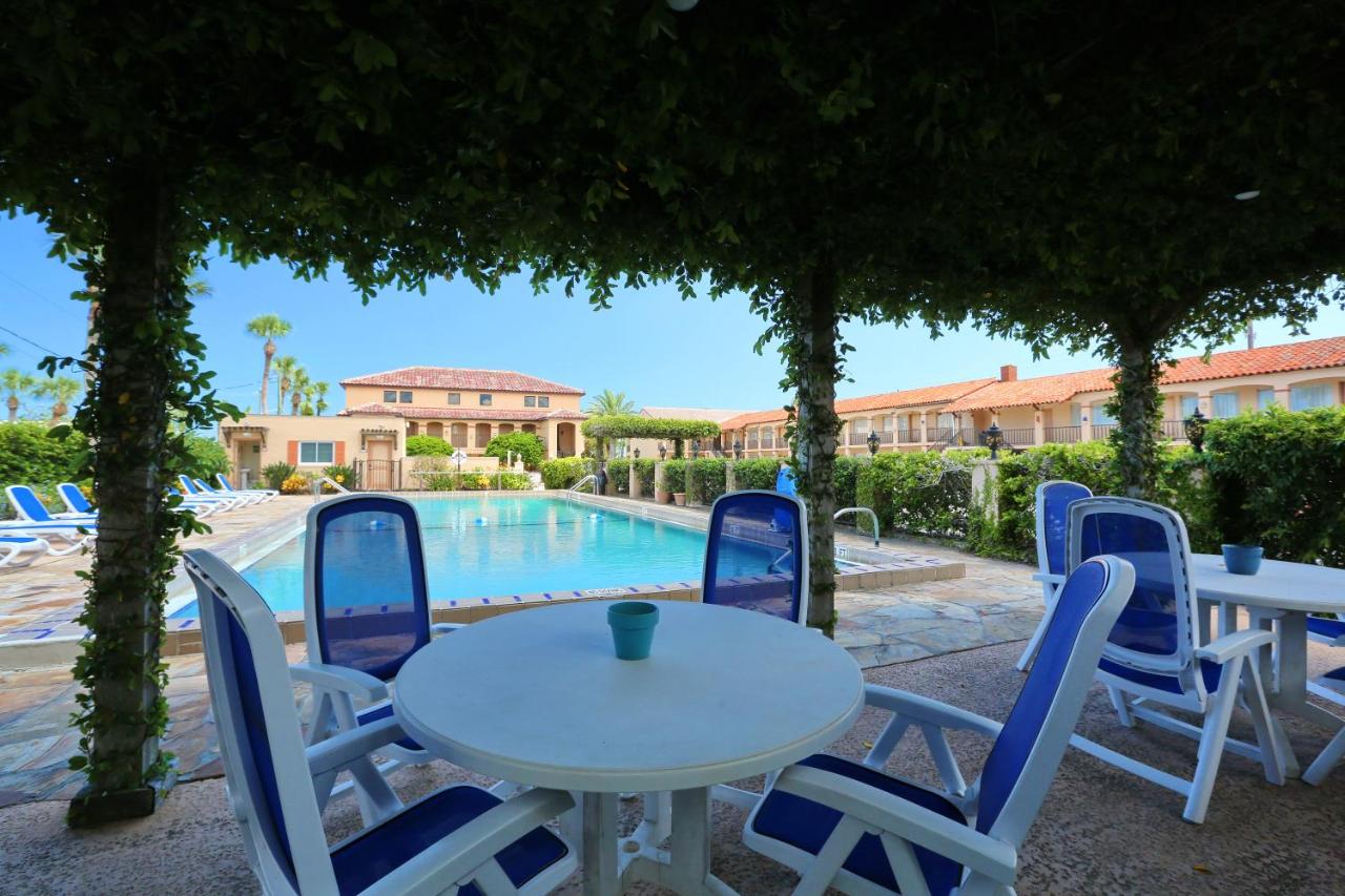 | La Fiesta Ocean Inn & Suites
