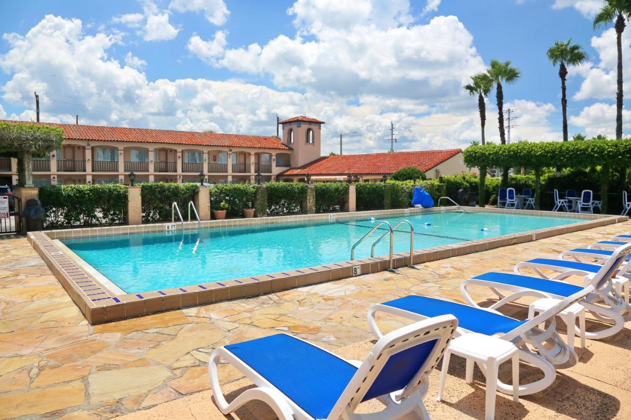 | La Fiesta Ocean Inn & Suites
