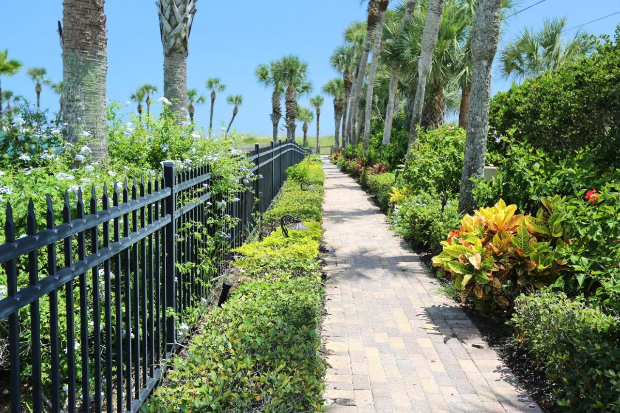 | La Fiesta Ocean Inn & Suites
