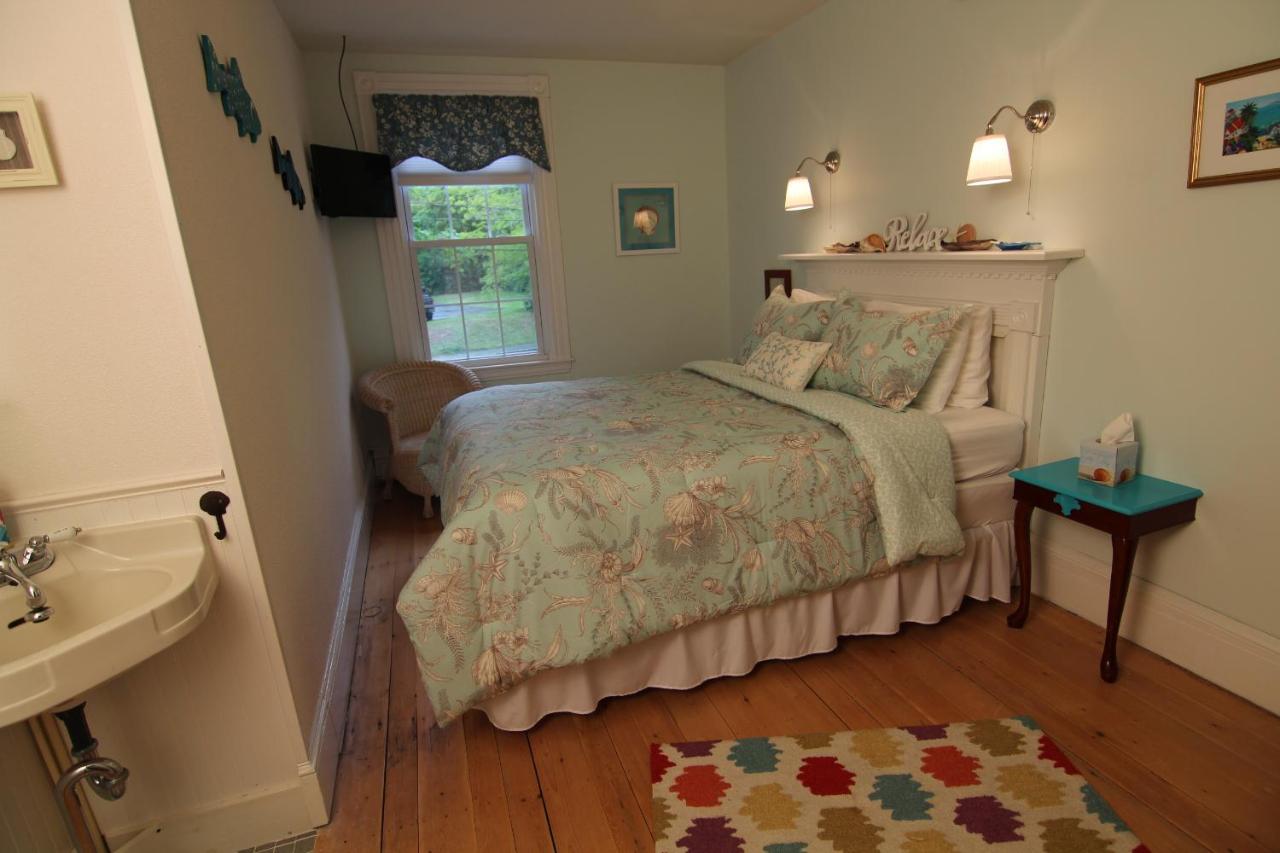 | Kendall Tavern Inn Bed and Breakfast