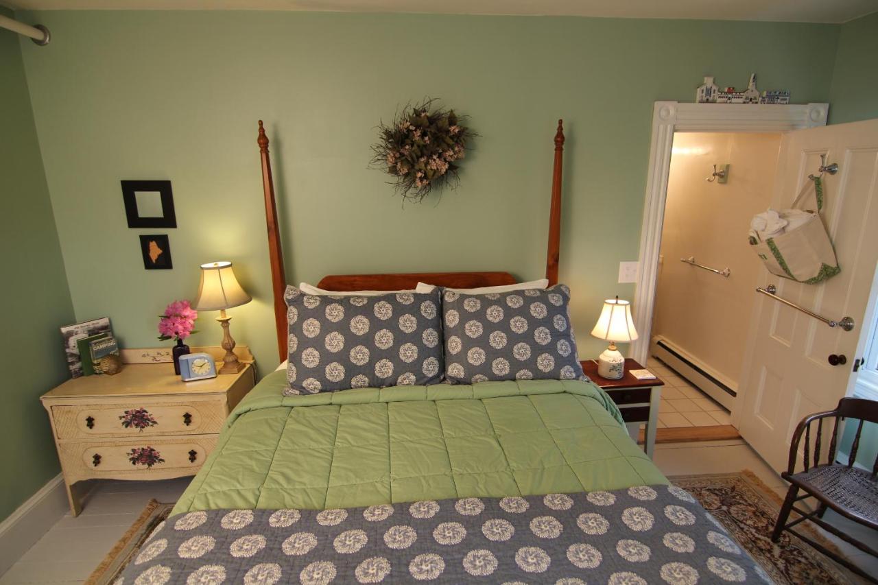 | Kendall Tavern Inn Bed and Breakfast
