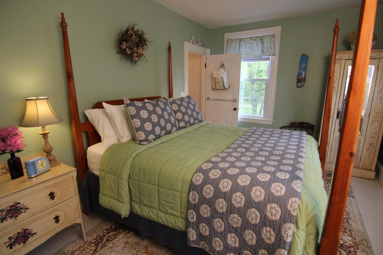 | Kendall Tavern Inn Bed and Breakfast