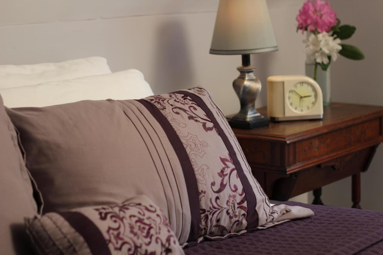 | Kendall Tavern Inn Bed and Breakfast