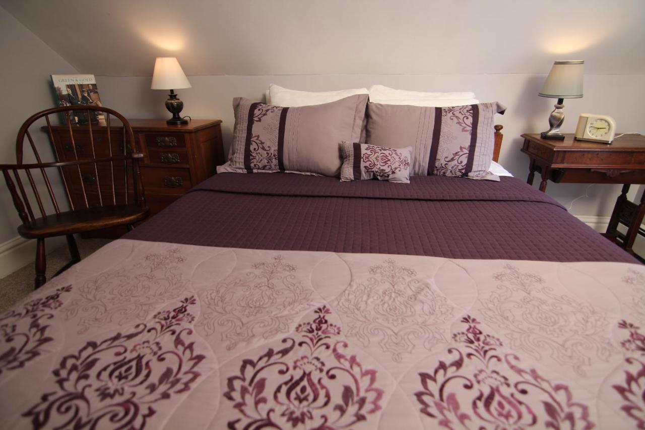 | Kendall Tavern Inn Bed and Breakfast
