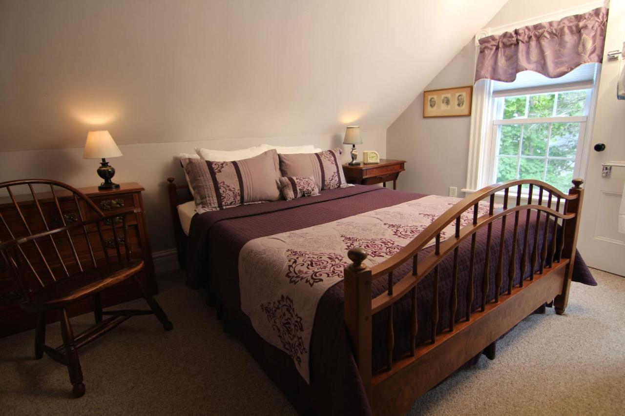 | Kendall Tavern Inn Bed and Breakfast