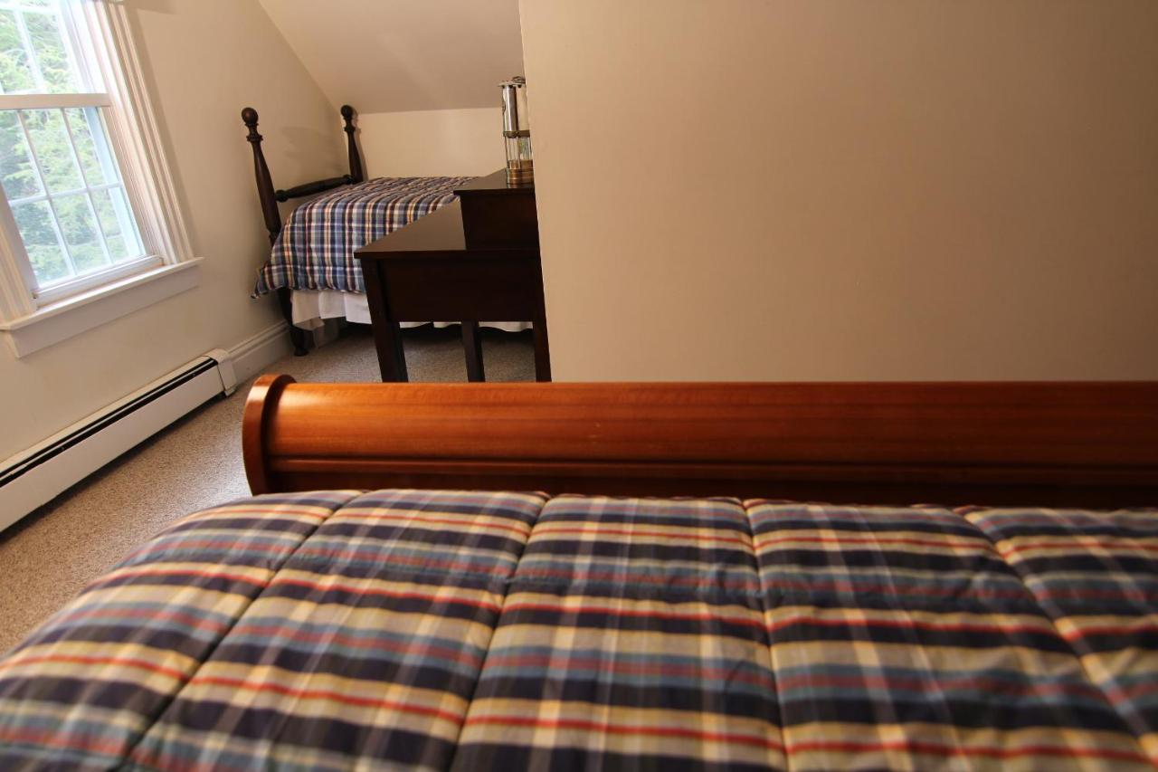 | Kendall Tavern Inn Bed and Breakfast