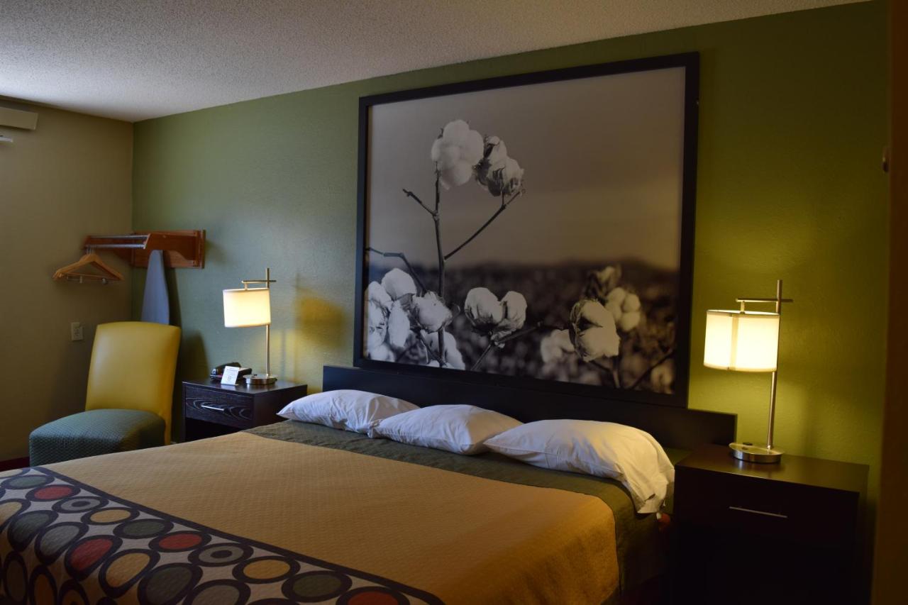 King Room - Non-Smoking at Super 8 by Wyndham Homewood Birmingham Area