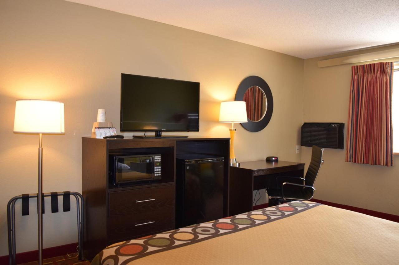 King Room - Non-Smoking at Super 8 by Wyndham Homewood Birmingham Area