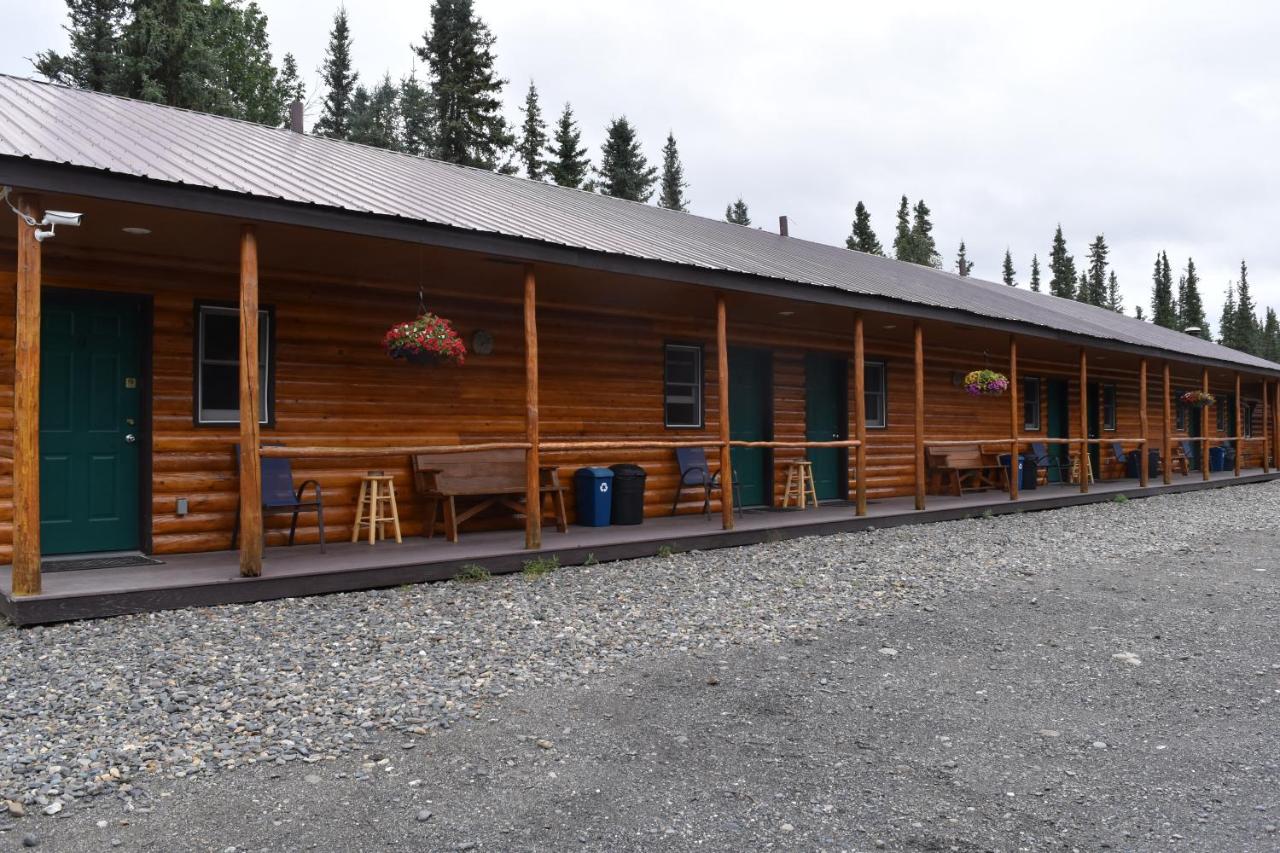 | Backwoods Lodge