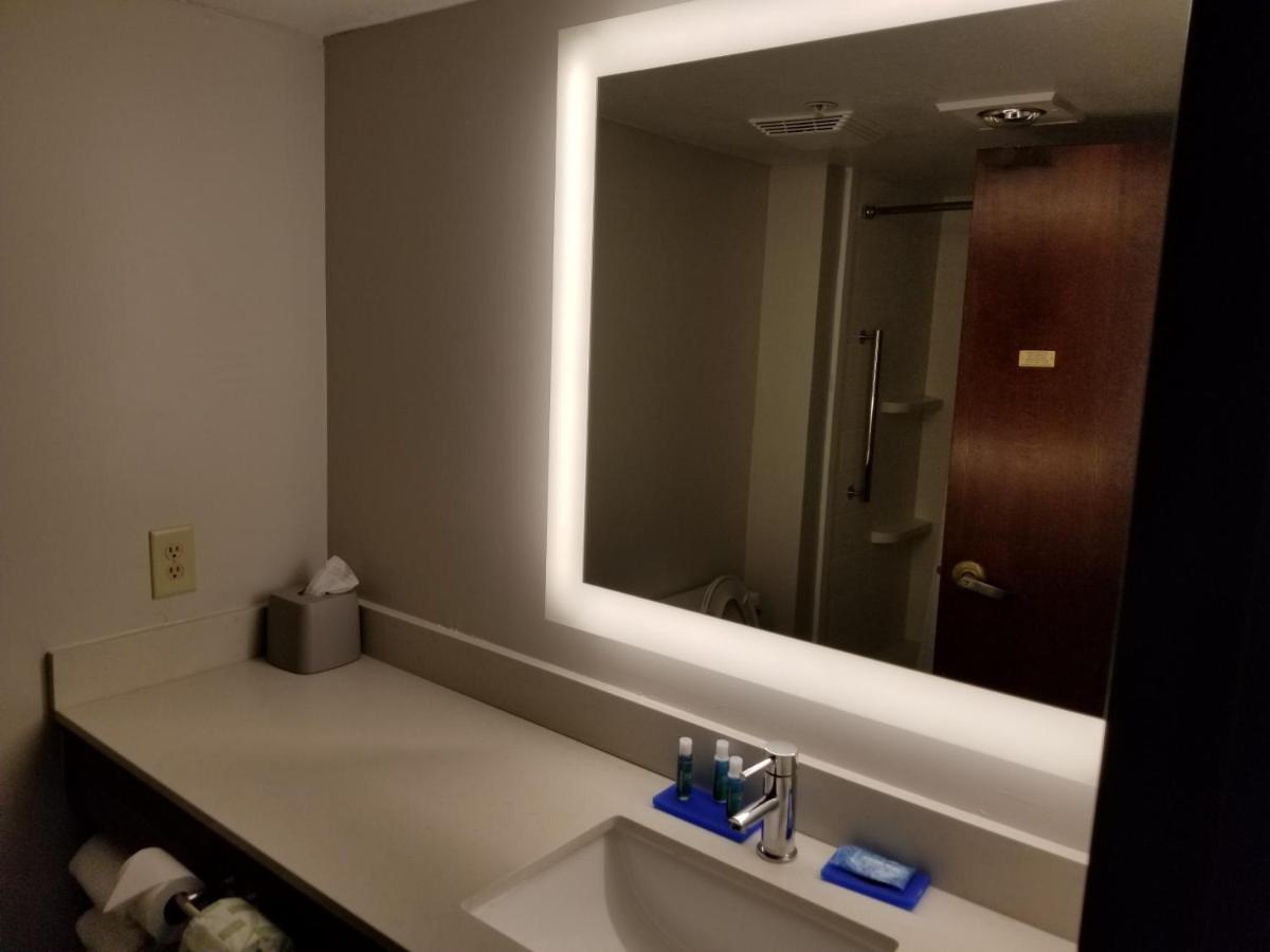 Queen Room with Two Queen Beds at Holiday Inn Express Birch Run - Frankenmuth Area by IHG