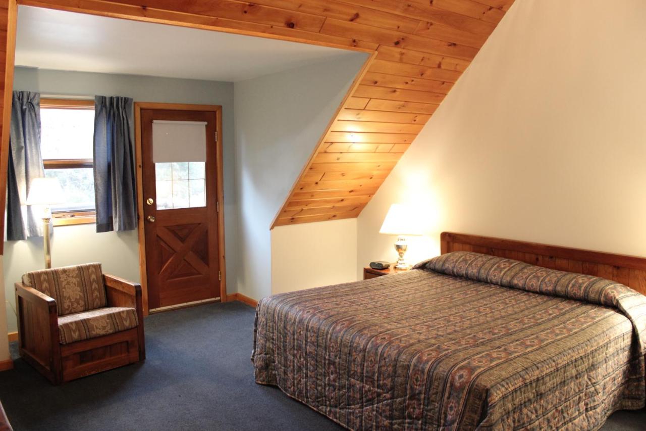 | Nootka Lodge