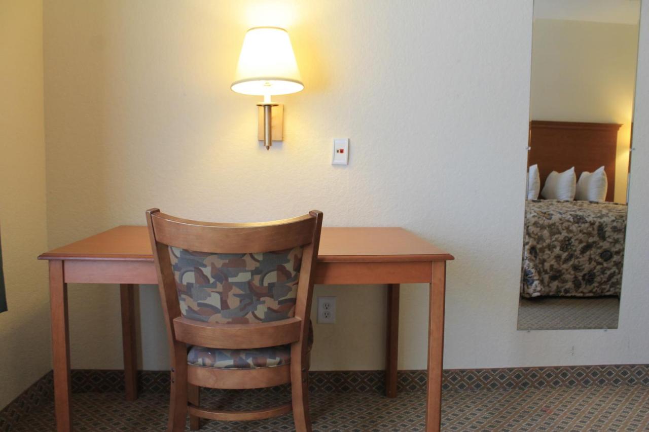 King Room - Non-Smoking at Days Inn by Wyndham San Antonio at Palo Alto
