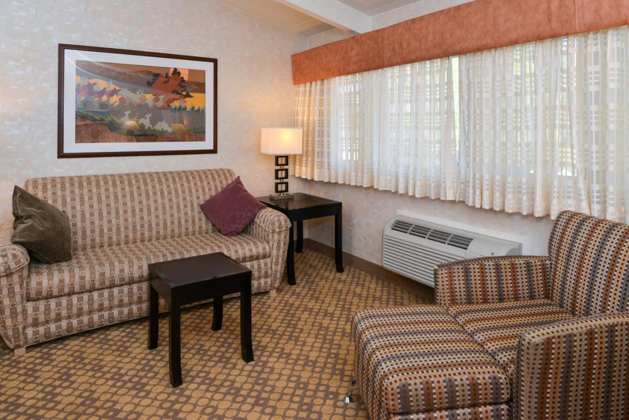 Queen Suite at Best Western Corte Madera Inn