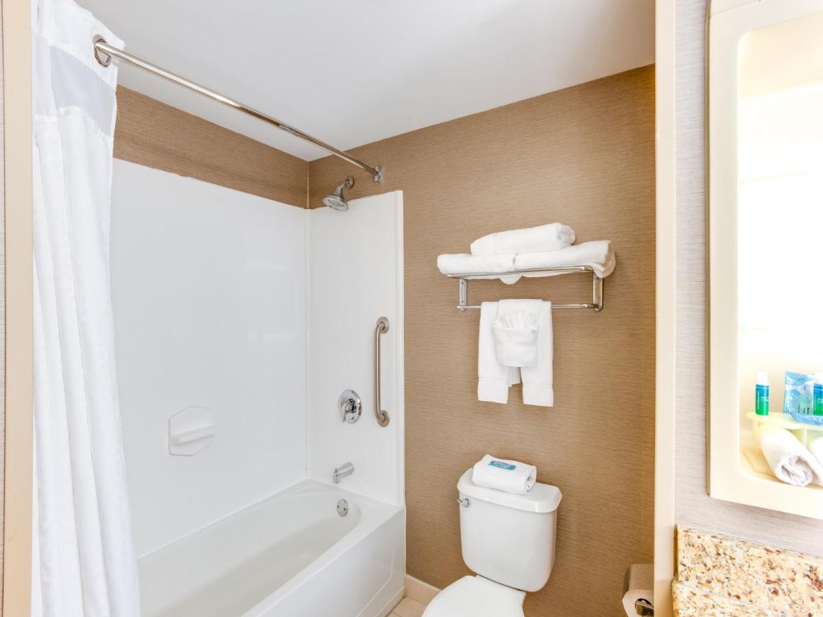| Holiday Inn Express Hotel & Suites Bethlehem, an IHG Hotel