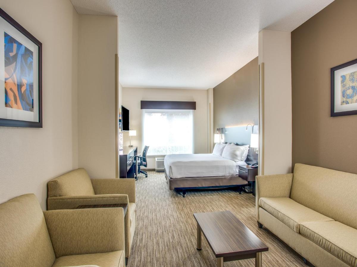 | Holiday Inn Express Hotel & Suites Bethlehem, an IHG Hotel