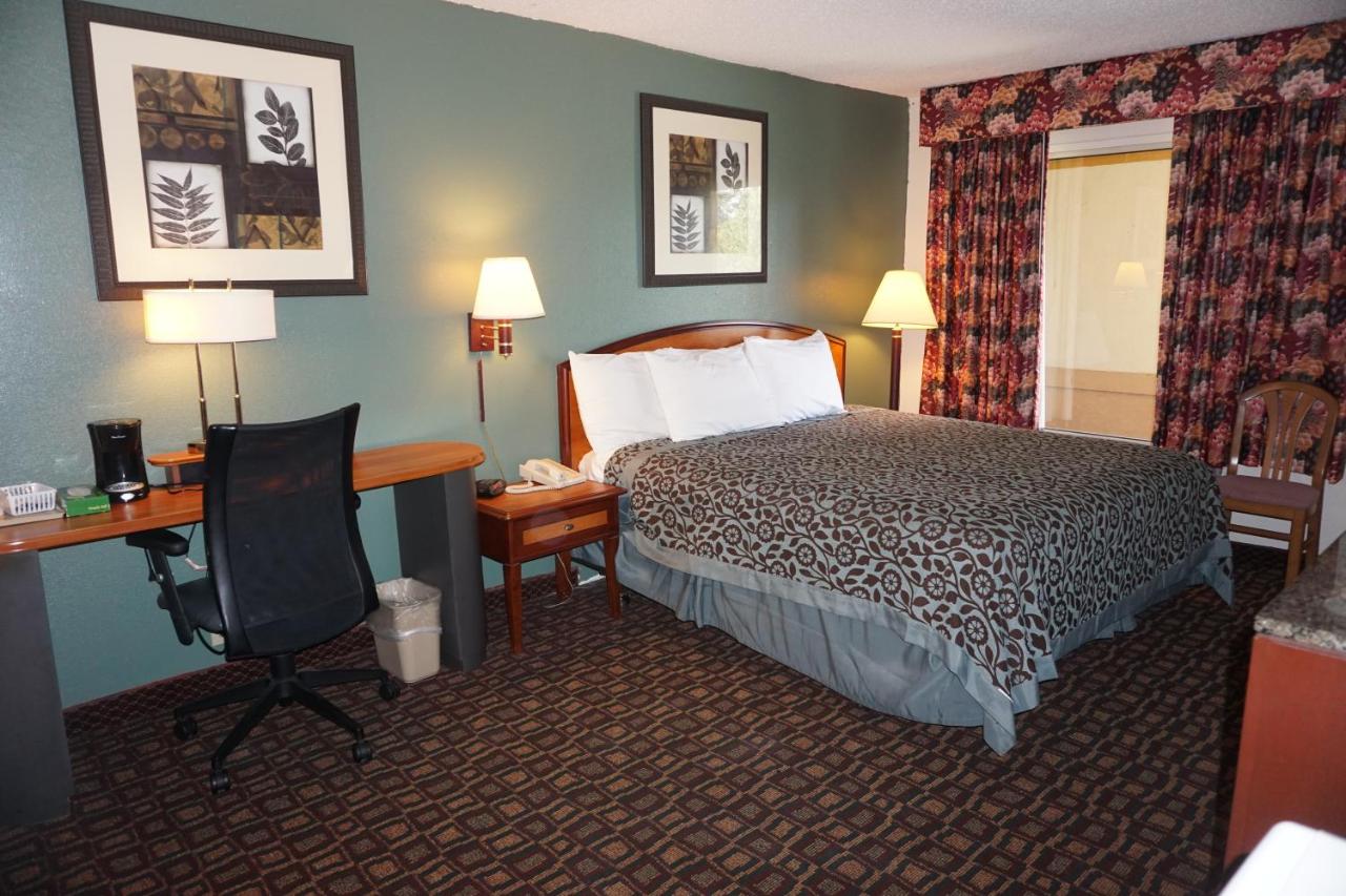 King Room - Mobility Access/Non-Smoking at Days Inn by Wyndham Augusta Wheeler Road