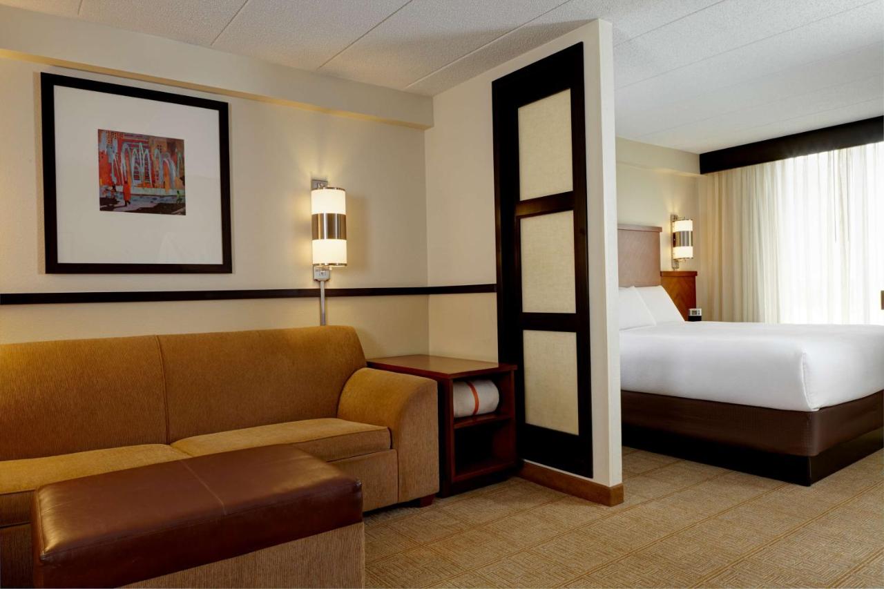 King Bed at Hyatt Place Memphis/Germantown