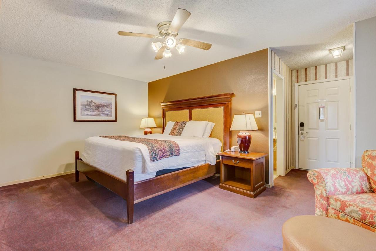 | Lake View Inn