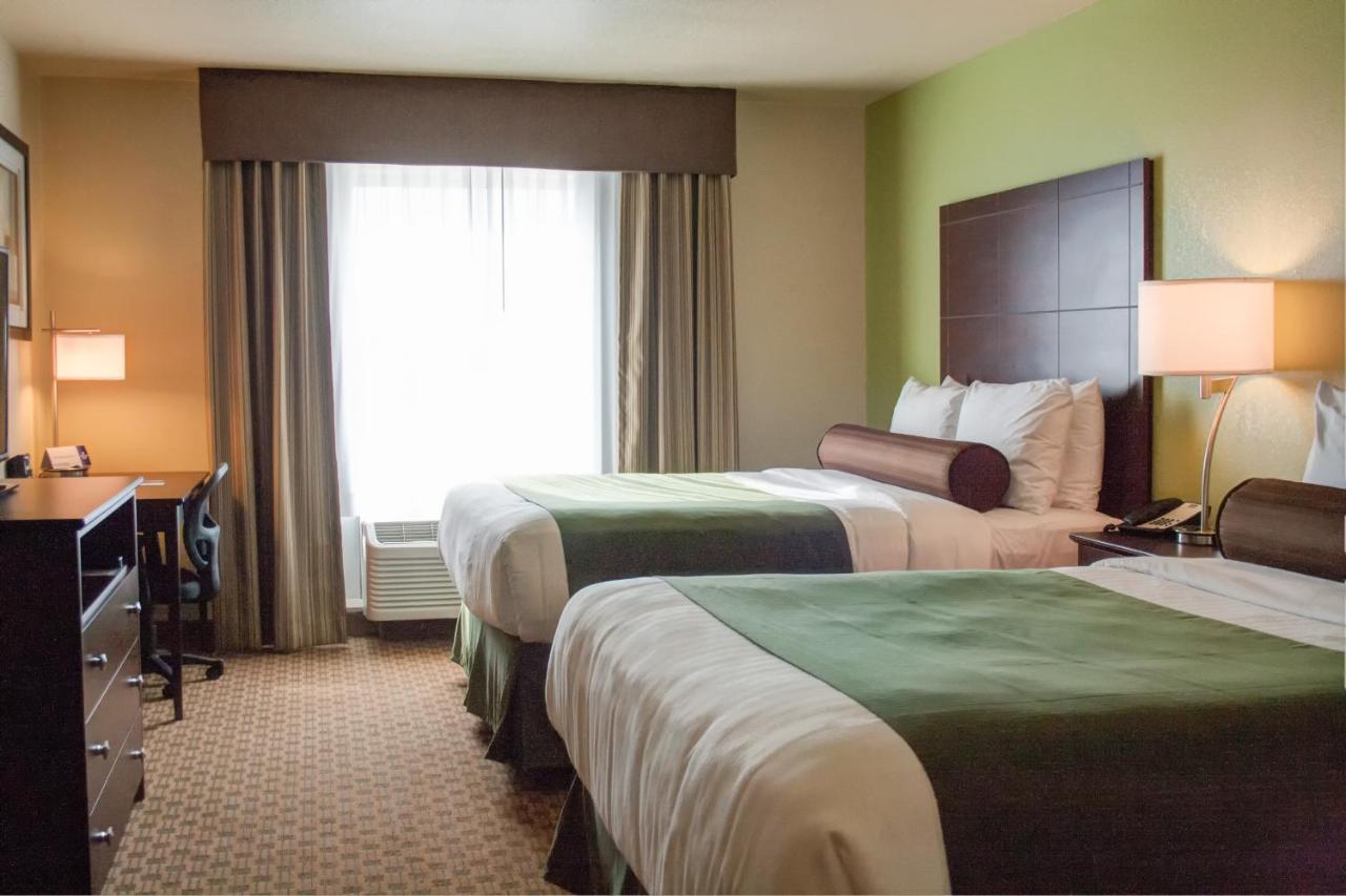 Deluxe Queen Room at Cobblestone Hotel & Suites - Jefferson
