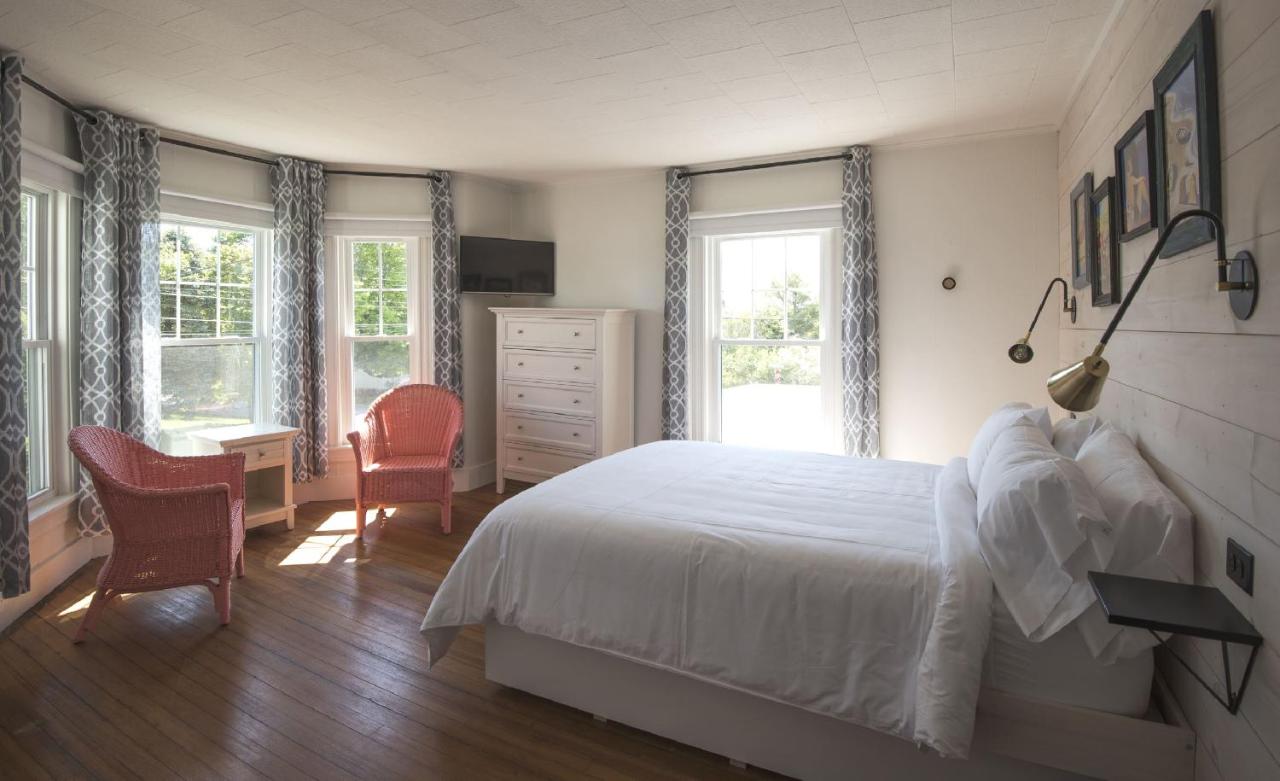 | Higgins Beach Inn