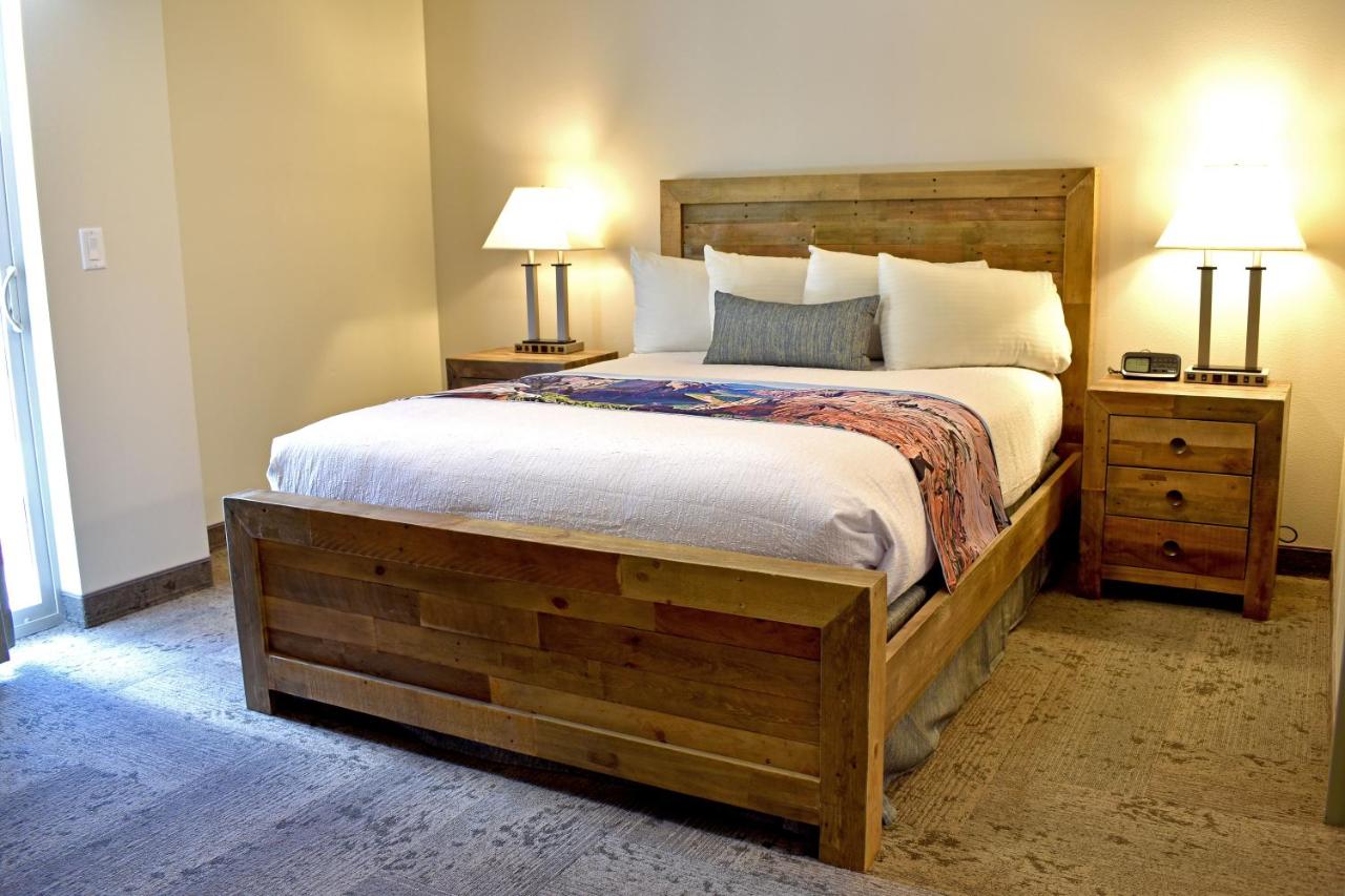 Superior Queen Room at Bumbleberry Inn