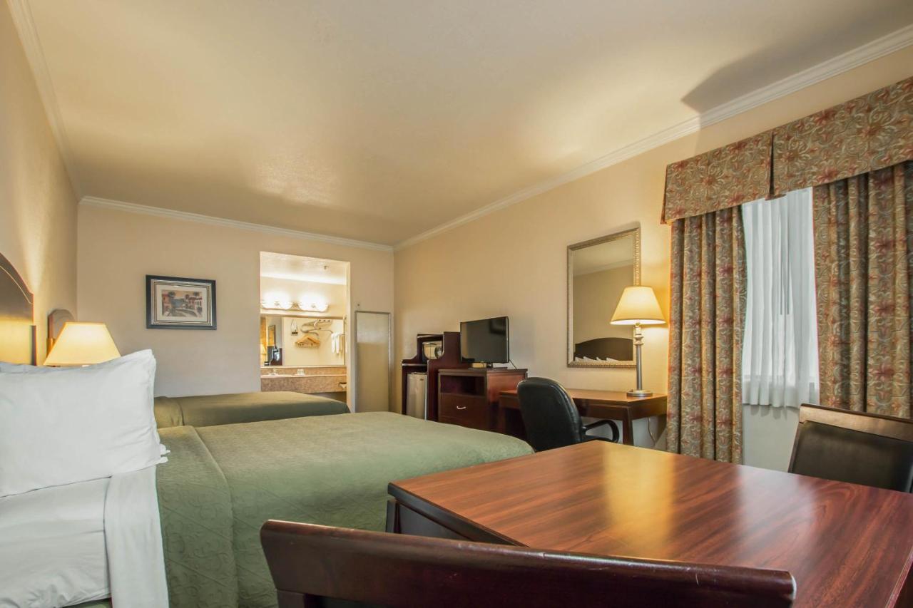 Standard Queen Room with Two Queen Beds and Roll In Shower - Accessible/Non-Smoking at Quality Inn Temecula Valley Wine Country