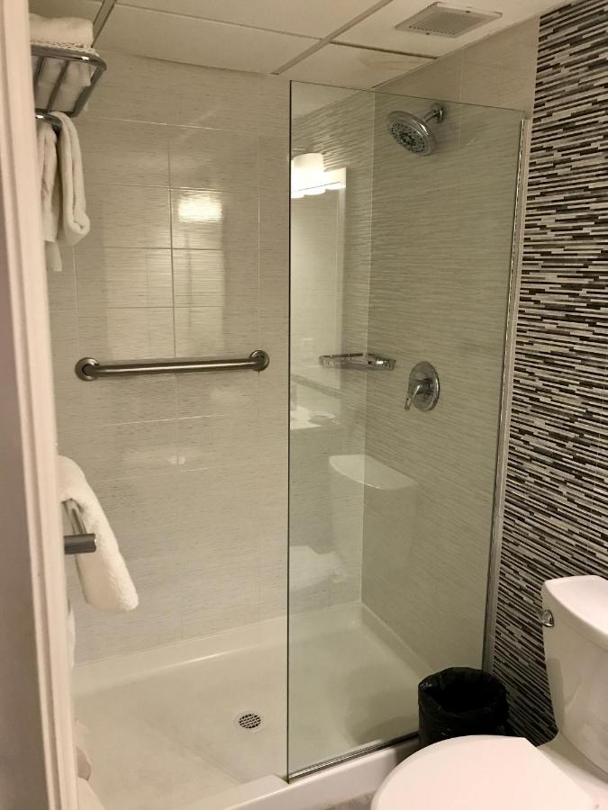 King Bed - Non-Smoking at Best Western Plus Brooklyn Bay Hotel