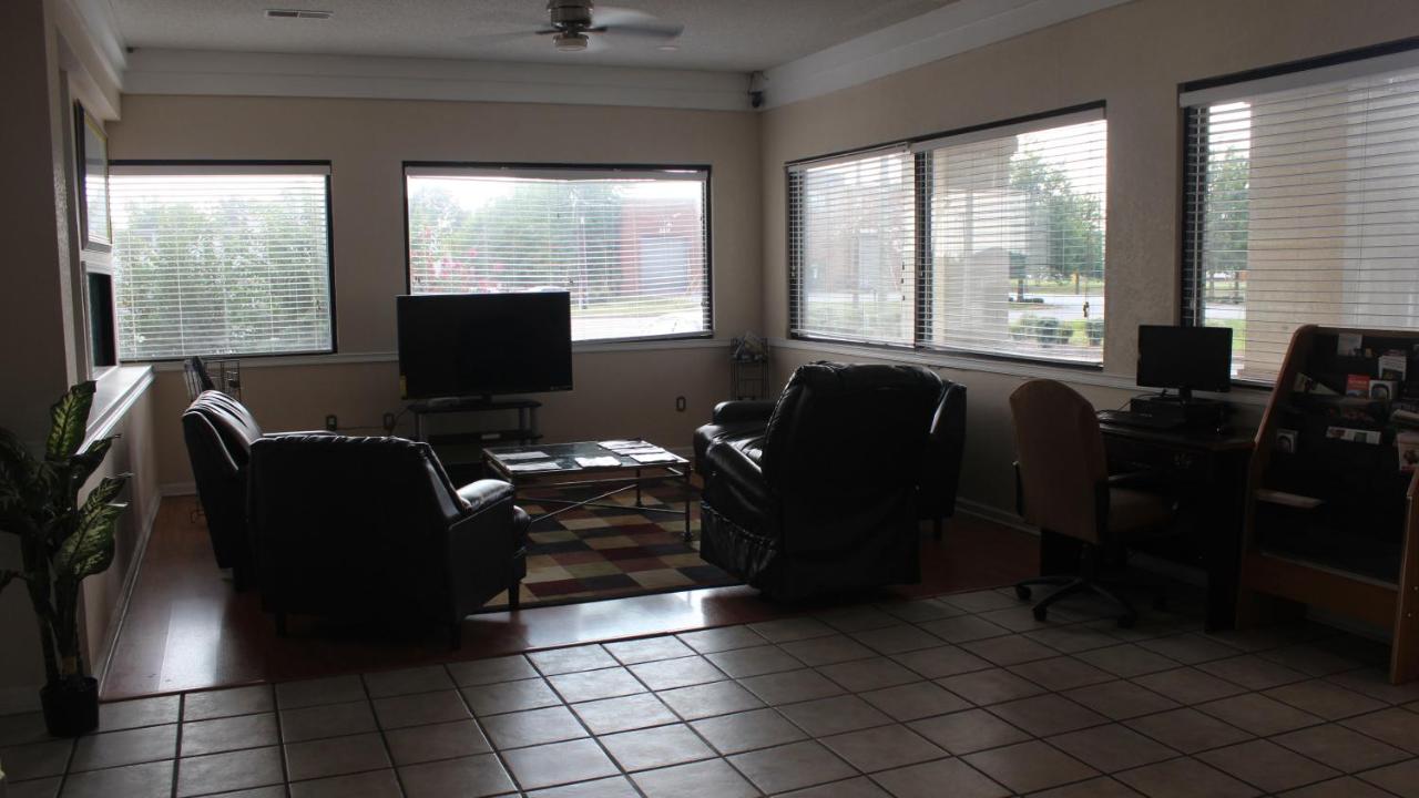 | Deerfield Inn & Suites