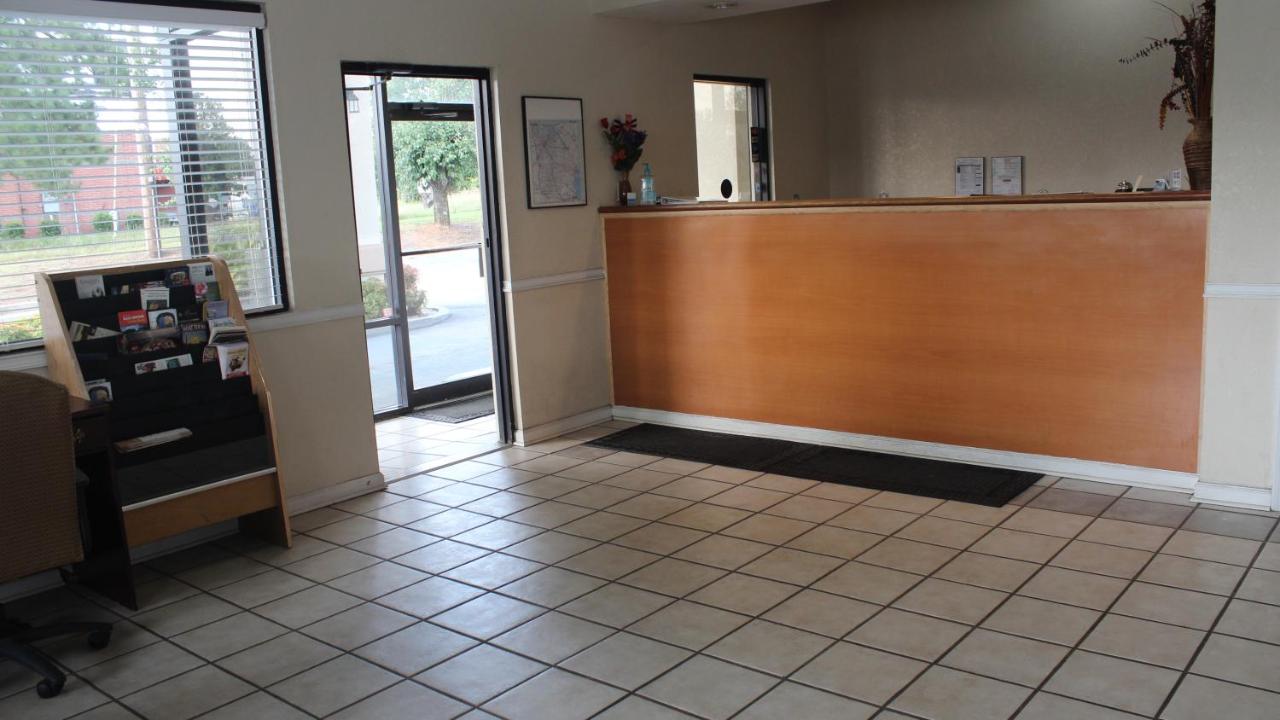 | Deerfield Inn & Suites
