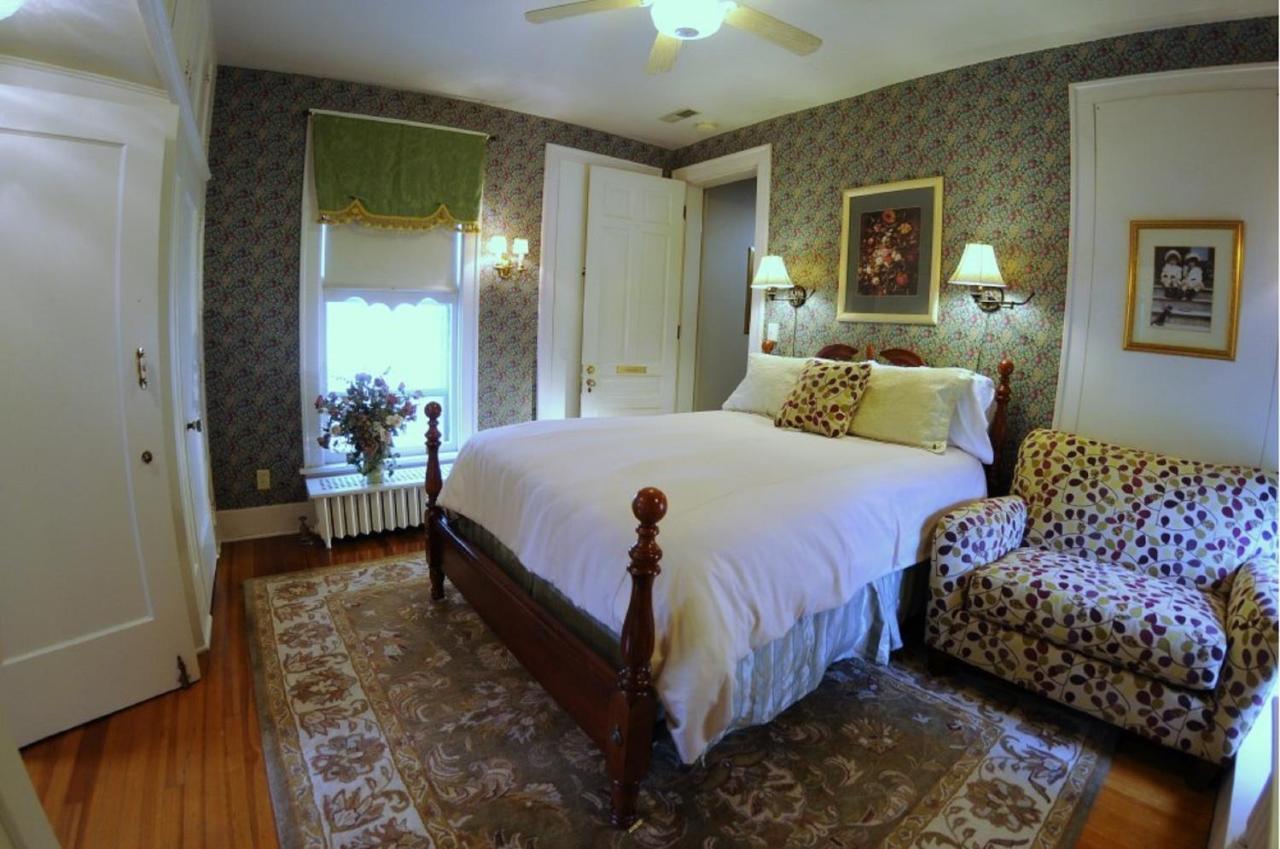 | The Oliver Inn