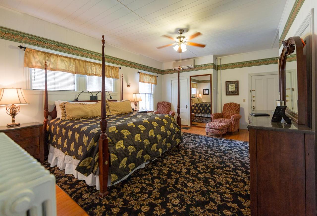 | The Elmhurst Inn