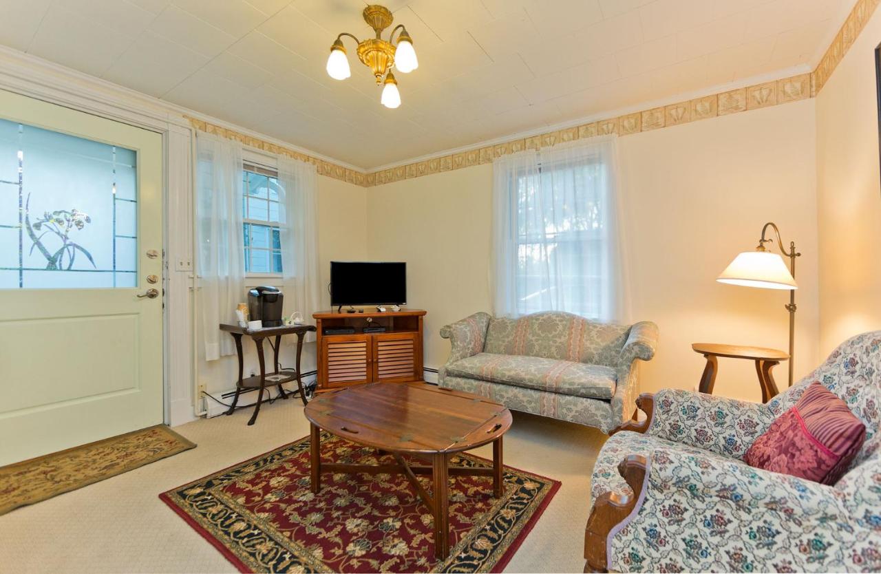 | The Elmhurst Inn