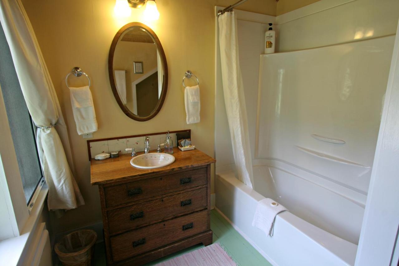| Kangaroo House Bed & Breakfast