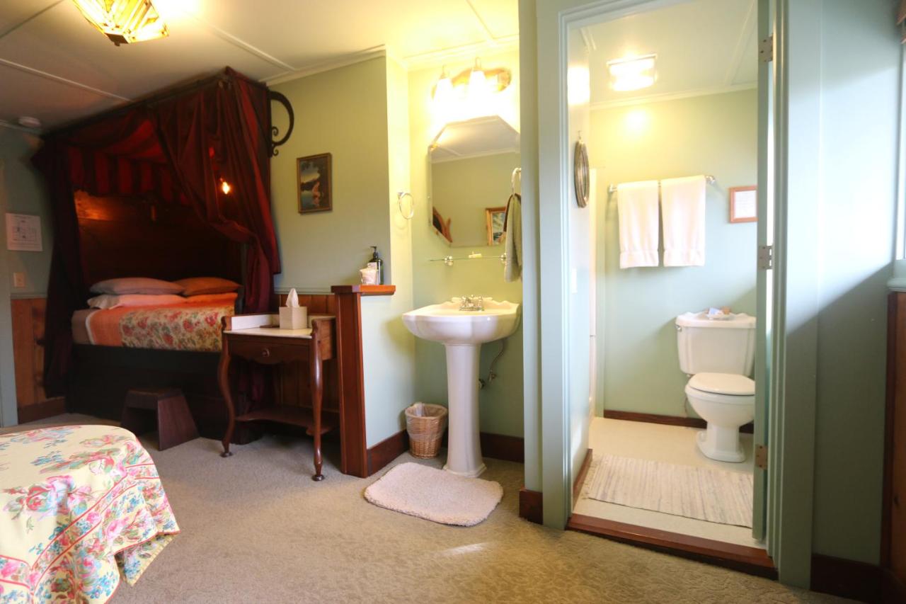 | Kangaroo House Bed & Breakfast