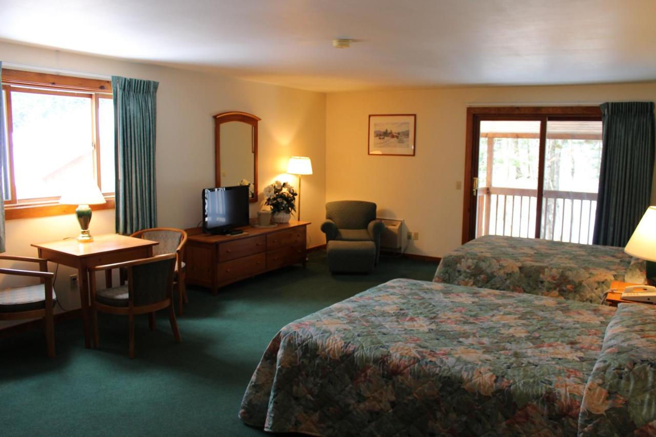| Nootka Lodge