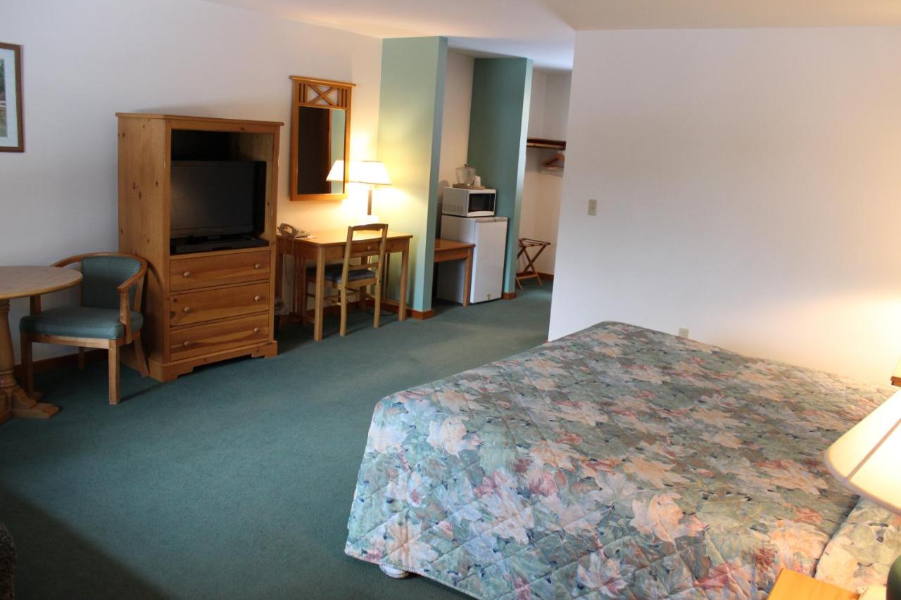 | Nootka Lodge