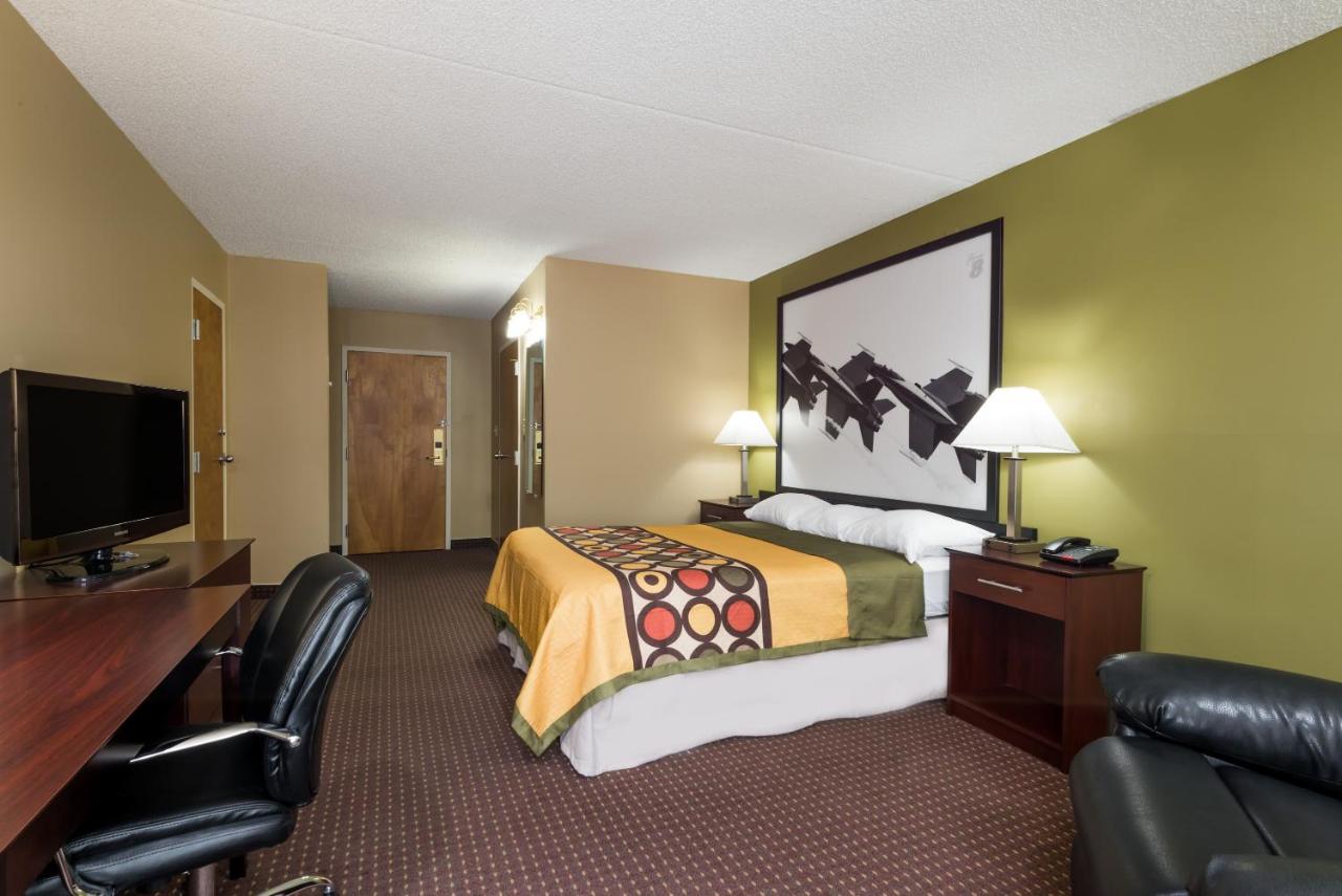 Queen Room - Mobility Access/Non-Smoking at Super 8 by Wyndham Miamisburg Dayton S Area OH
